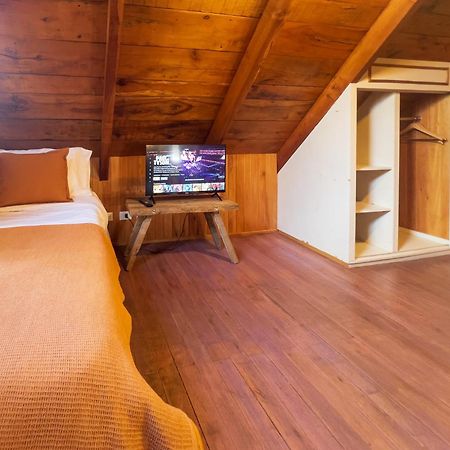 Wesley House Hosteria Boutique Сан-Мартин-де-лос-Андес Экстерьер фото