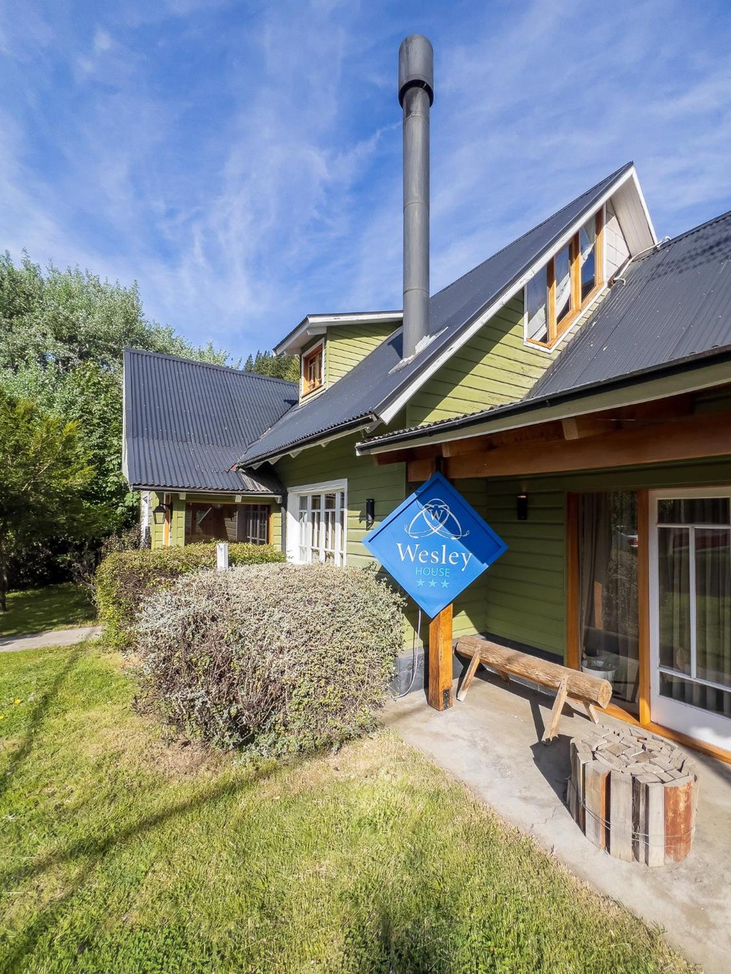 Wesley House Hosteria Boutique Сан-Мартин-де-лос-Андес Экстерьер фото