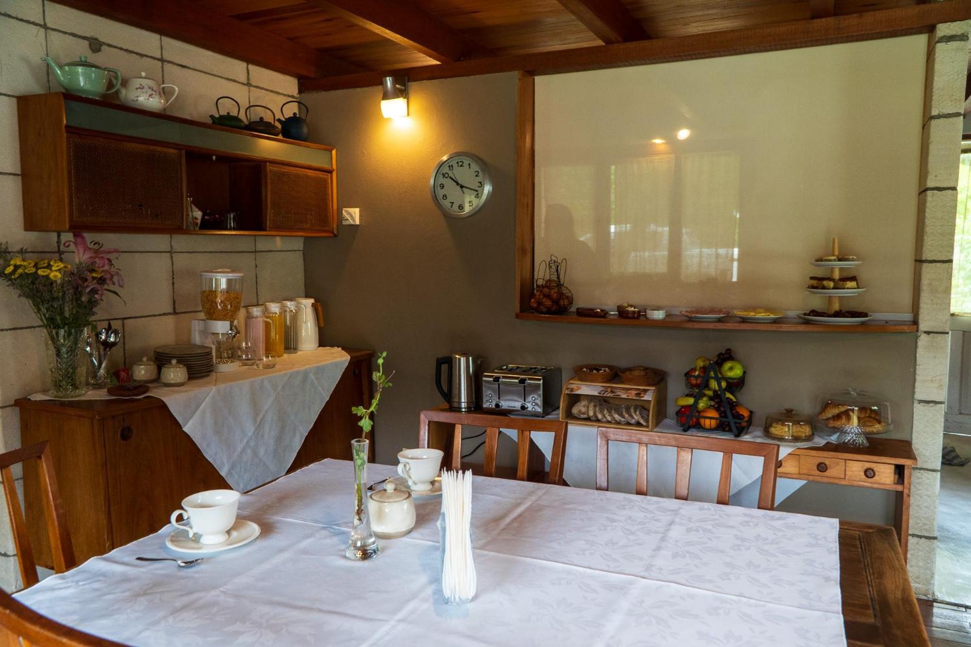 Wesley House Hosteria Boutique Сан-Мартин-де-лос-Андес Экстерьер фото