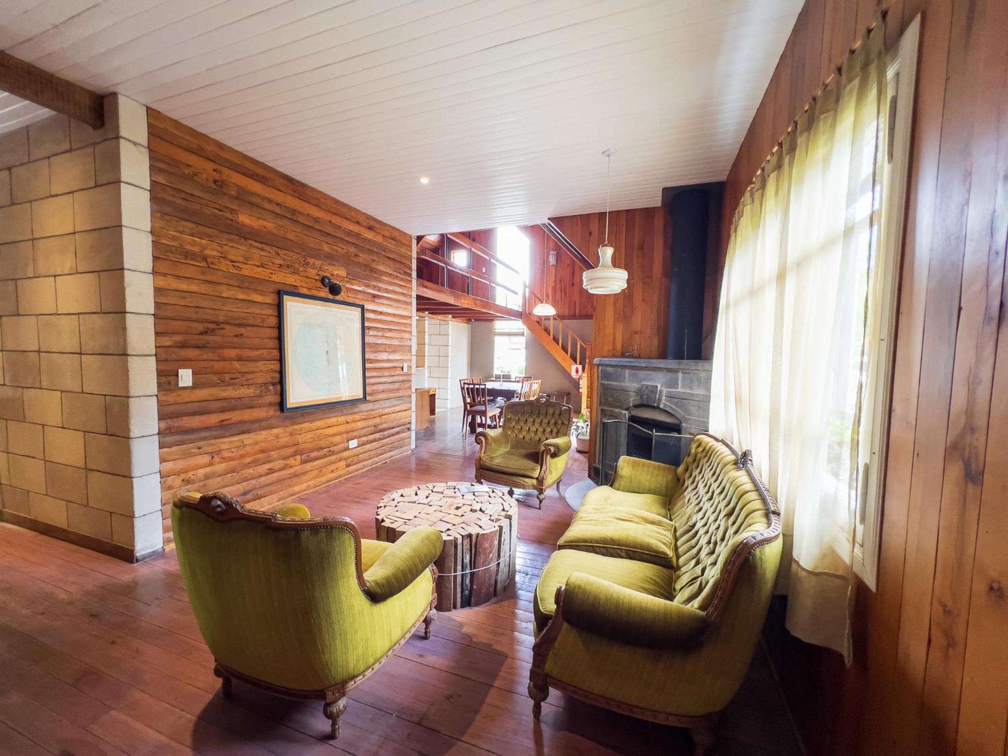 Wesley House Hosteria Boutique Сан-Мартин-де-лос-Андес Экстерьер фото