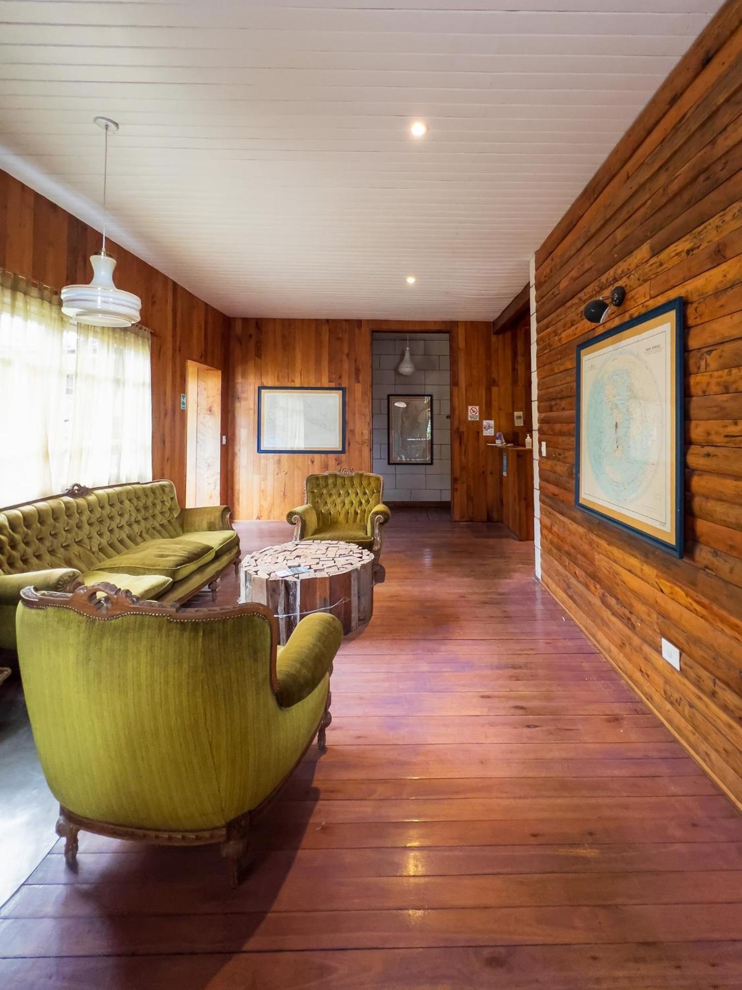 Wesley House Hosteria Boutique Сан-Мартин-де-лос-Андес Экстерьер фото