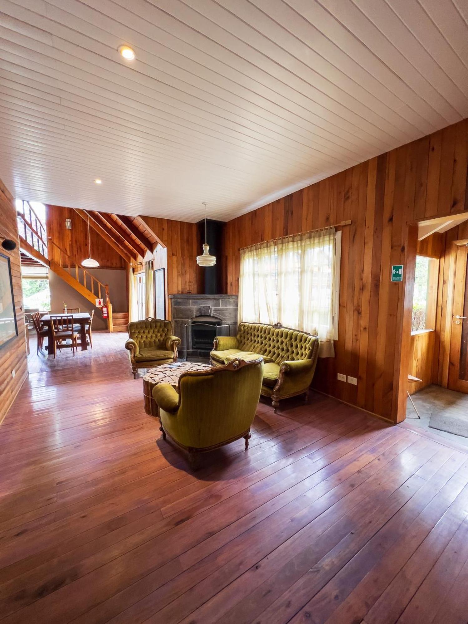 Wesley House Hosteria Boutique Сан-Мартин-де-лос-Андес Экстерьер фото