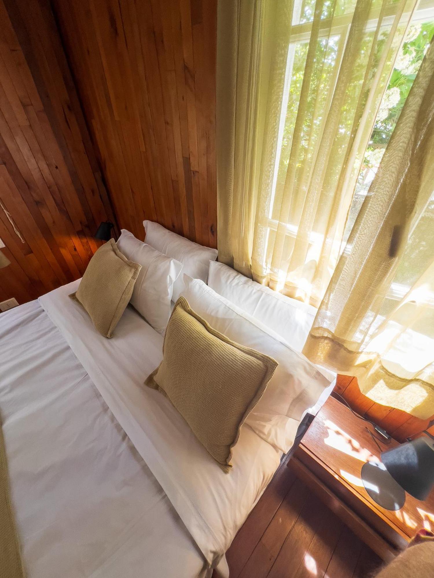 Wesley House Hosteria Boutique Сан-Мартин-де-лос-Андес Экстерьер фото