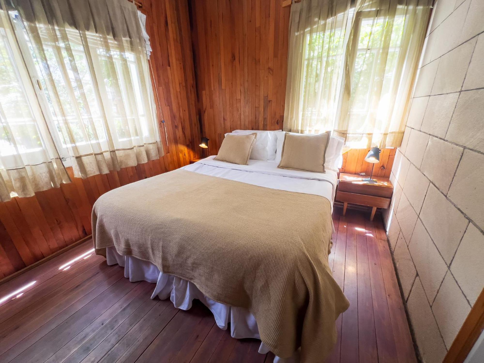 Wesley House Hosteria Boutique Сан-Мартин-де-лос-Андес Экстерьер фото